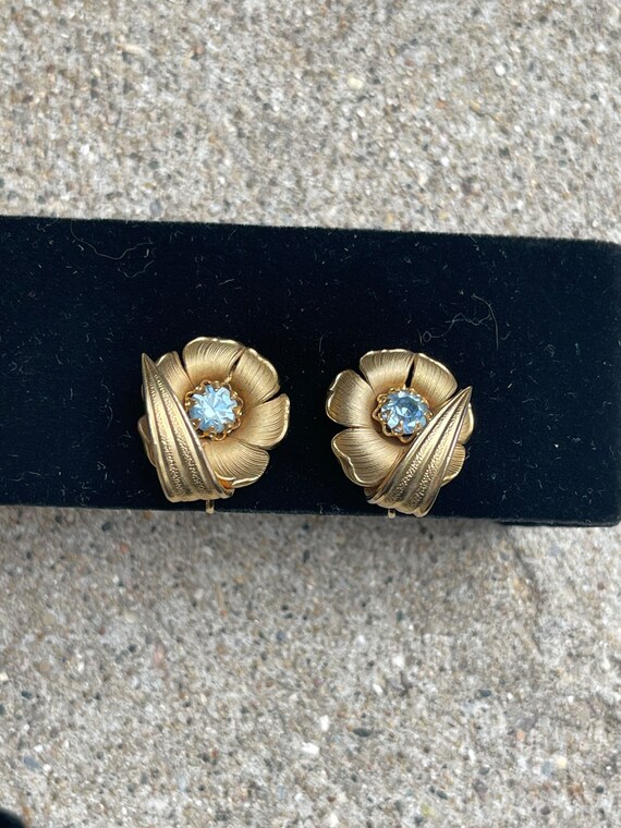 Vintage Blue Rhinestone and Gold Flower Earrings Clip On Earrings Beautiful
