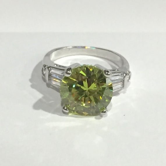 Vintage Green Peridot and Clear Cubic Zirconia Silver Ring Size 9 1/4 Stunning and Gorgeous