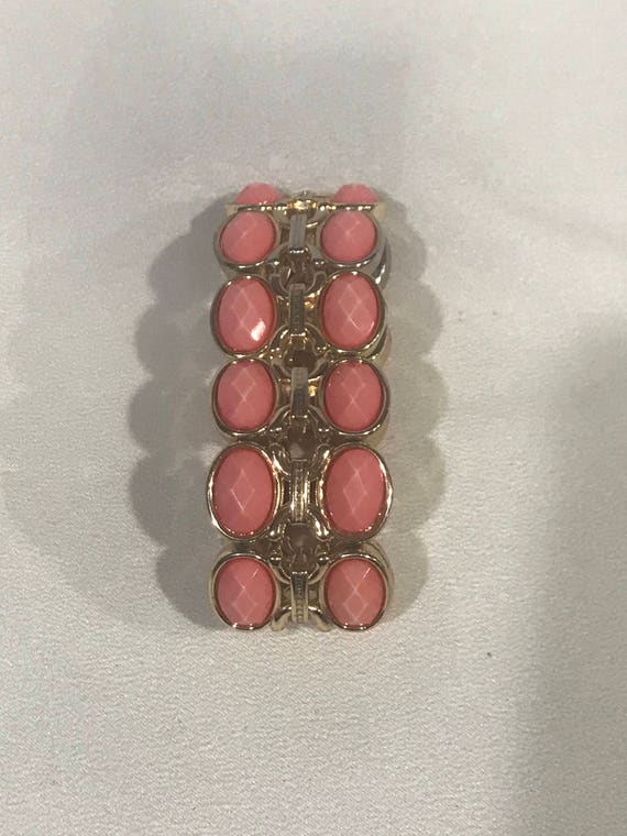Vintage Coral Pink Cabochon and Gold Stretch Bracelet Beautiful