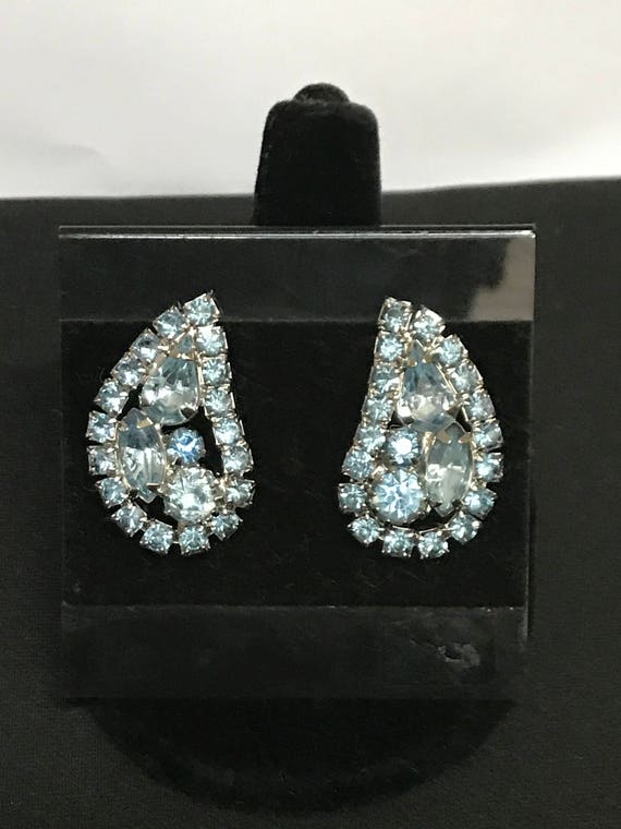 Vintage Weiss Rhinestone Earrings Light Blue Rhine