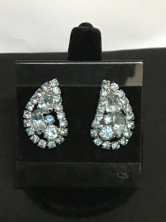 Vintage Weiss Rhinestone Earrings Light Blue Rhinestone Earrings Clip On GORGEOUS
