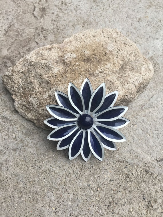 Vintage Enamel Flower Pin Blue and White Enamel F… - image 2