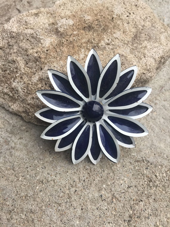 Vintage Enamel Flower Pin Blue and White Enamel F… - image 1