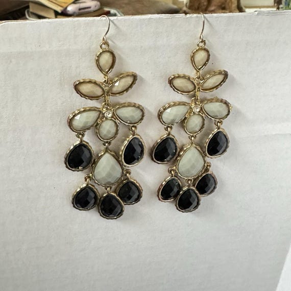 Boho Peacock Style Greyish Cream and Black Dangle Drop Earrings Pierced
