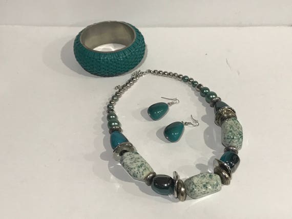 Vintage Turquoise and Silver Necklace Earring and Bracelet Set Vintage Costume Jewelry Set