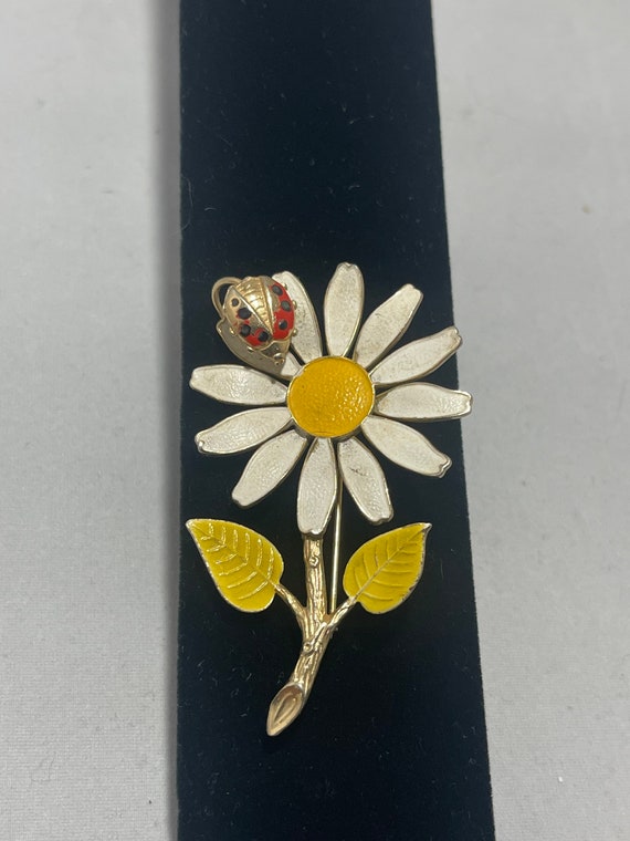 Vintage Enamel Flower Pin White Daisy Enamel Flower Pin with Ladybug Beautiful Spring Summer Pin