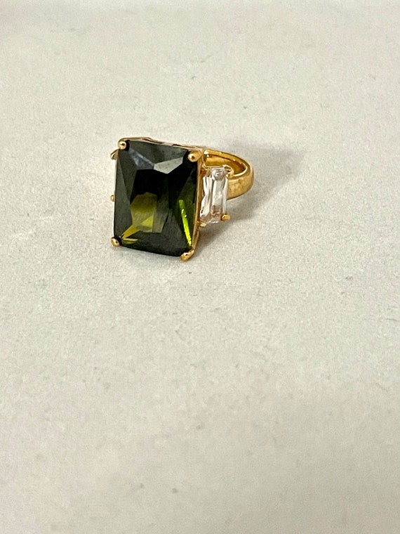 Vintage gold tone ring with large olive green gemstone and clear rhinestones size 5 3/4