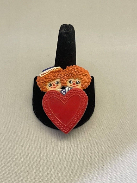 Vintage 1970's Hallmark Raggedy Ann, Andy Heart plastic brooch