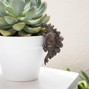 Dinosaur Pot Hanger Resin Planter Decor Cute T Rex Stegosaurus Plant Buddy Garden Gift Succulent Pot Clip Indoor Outdoor Decor