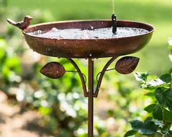 Bebedero para pájaros de bronce hecho a mano con soporte de hojas / Elegante escultura de jardín