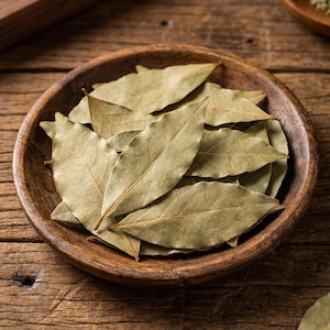 Gedroogde laurierblaadjes | Hele laurierblaadjes als specerij | Laurierkruid | Aromatisch kookkruid voor soepen, stoofschotels, sauzen, rijst en marinades