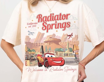 Camisa Comfort Color® Retro de Radiator Springs, Camisa de Rayo McQueen, Camisa a juego familiar de Cars, Camisa de viaje de vacaciones a Disneyland 2026 en WDW