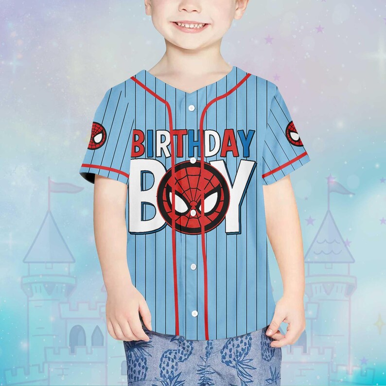 Puede incluir: Un letrero de madera r&uacute;stica con el texto "Welcome to our home" en un estilo manuscrito. El letrero presenta un acabado envejecido y un dise&ntilde;o sencillo y acogedor, ideal para un porche o entrada.