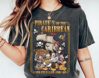 Retro Fluch Der Karibik Komfort Farben Shirt, Mickey & Friends Piraten Grafik, Disney Kreuzfahrt Urlaub Shirt, Familien Reise Outfit 2026