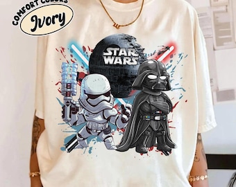 Vintage Star Wars Shirt, Lichtschwert Schlacht Comfort Farben Shirt, Darth Vader vs Stormtrooper Grafik Shirt, Retro Sci-Fi Film Fan Geschenk T-Shirt