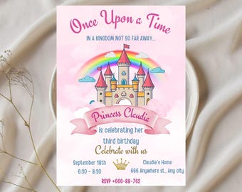 Könnte beinhalten: Eine rosa Geburtstagseinladung mit Prinzessinnen-Thema. Sie zeigt ein Schloss, einen Regenbogen und den Text "Once Upon a Time". Die Einladung kündigt an: "Prinzessin Claudia feiert ihren dritten Geburtstag". Enthält Datum, Uhrzeit und RSVP-Informationen.