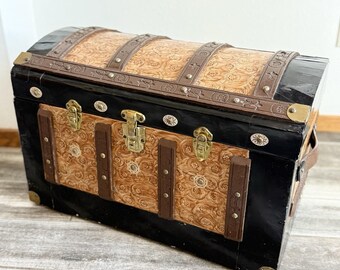 Vtg Antique Wooden Dome Top Steamer Trunk Victorian Style Finished Inside Beauty
