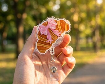 Cute Croissant Bow Badge Reel – Kawaii Pastry Retractable ID Holder, Funny Bakery Nurse Badge Clip, Aesthetic Food Lover Gift