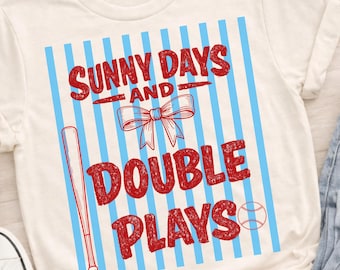 Días soleados y jugadas dobles, clipart de lazo de béisbol para mamá png, Preppy a rayas, moderno, femenino, día de juego, Camiseta cristiana popular Coquette Png