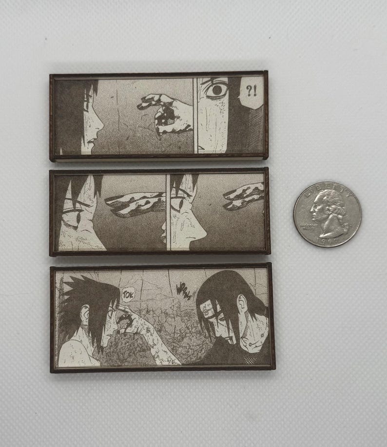 Peut inclure: Trois panneaux rectangulaires en bois avec des illustrations de style manga en tons s&eacute;pia. Les panneaux repr&eacute;sentent des sc&egrave;nes avec des personnages, des bulles de dialogue et des lignes d'action. Une pi&egrave;ce de monnaie am&eacute;ricaine est &agrave; c&ocirc;t&eacute; des panneaux pour la comparaison de taille.