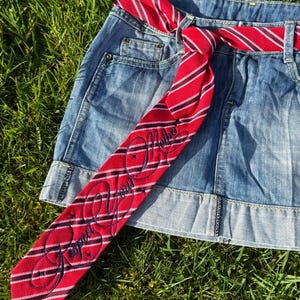 Cintura con cravatta ricamata "Respect Your Mother", accessorio per concerti Y2K, abbigliamento da lavoro riciclato