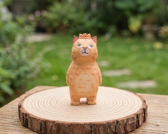 棚の上の置物から覗くヴィンテージの木彫りの猫と子猫 - Etsy 日本