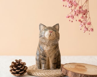 Estatueta vintage de gato malhado, escultura em madeira pintada à mão, presente para mãe de gato, decoração para o Dia das Mães, presente rústico para casa, decoração de prateleira para amantes de gatos.