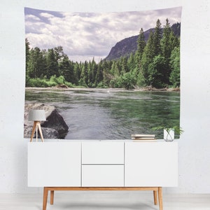 Arazzo da parete Glacier National Park, Rocky River Mountain Stream, Arazzo da parete Nature, Arazzo Forest, Arazzo Cloudy Sky, Montana Art