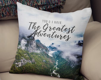Yosemite National Park Throw Pillow – Mountain Adventure Cushion