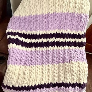 Handgestrickte Chenille Decke: Kuscheliger weicher Überwurf