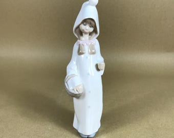 Lladro Figurine, Girl with Basket Shepherdess, Retired #4678