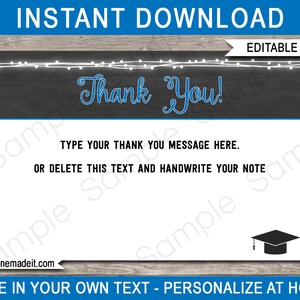 Pode incluir: Cart&atilde;o de agradecimento edit&aacute;vel com fundo de quadro negro e luzes brancas. O texto "Obrigado!" est&aacute; escrito em azul cursivo. O cart&atilde;o tem um espa&ccedil;o para uma mensagem personalizada e um &iacute;cone de chap&eacute;u de formatura.