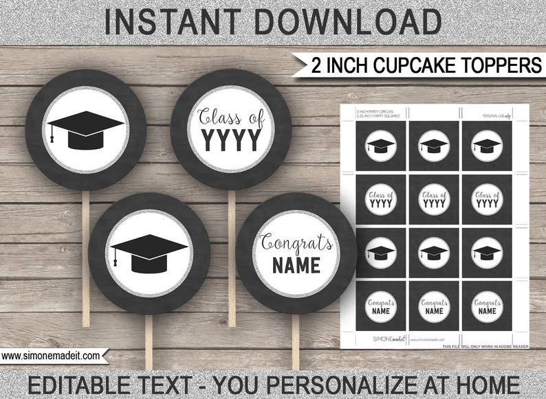 Puede incluir: Toppers de cupcake imprimibles de 5 cm para una fiesta de graduaci&oacute;n. Los toppers presentan un gorro de graduaci&oacute;n en blanco y negro, el texto "Class of YYYY" y "Congrats NAME".