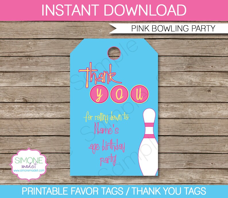 K&ouml;nnte beinhalten: Druckbare Dankesch&ouml;n-Etiketten f&uuml;r eine rosafarbene Bowlingparty. Die Etiketten sind blau mit rosa und gelben Kreisen, auf denen "Danke" steht. Auf der rechten Seite des Etiketts befindet sich eine wei&szlig;e Bowlingkugel mit rosa Streifen.