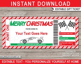 Op de afbeelding: Een bewerkbaar kerstcadeaukaartje met een rode en witte candy cane rand. Het kaartje zegt "Merry Christmas" in groene en rode letters. Er is een zwart-witte illustratie van een raceauto en een geblokte vlag. De tekst "Je gaat naar" en "Uw tekst hier" zijn in zwart. De tekst "Aan:", "Van:" en "Opmerkingen:" zijn in zwart. Er zijn lege regels voor de naam van de ontvanger, de naam van de afzender en opmerkingen. De tekst "Typ datum en locatie hier (of een andere tekst)" is in zwart. De tekst "Personaliseer deze tekst met uw eigen korte bericht" is in zwart. De tekst "Bewerkbare tekst - U personaliseert zelf thuis" is in zwart.