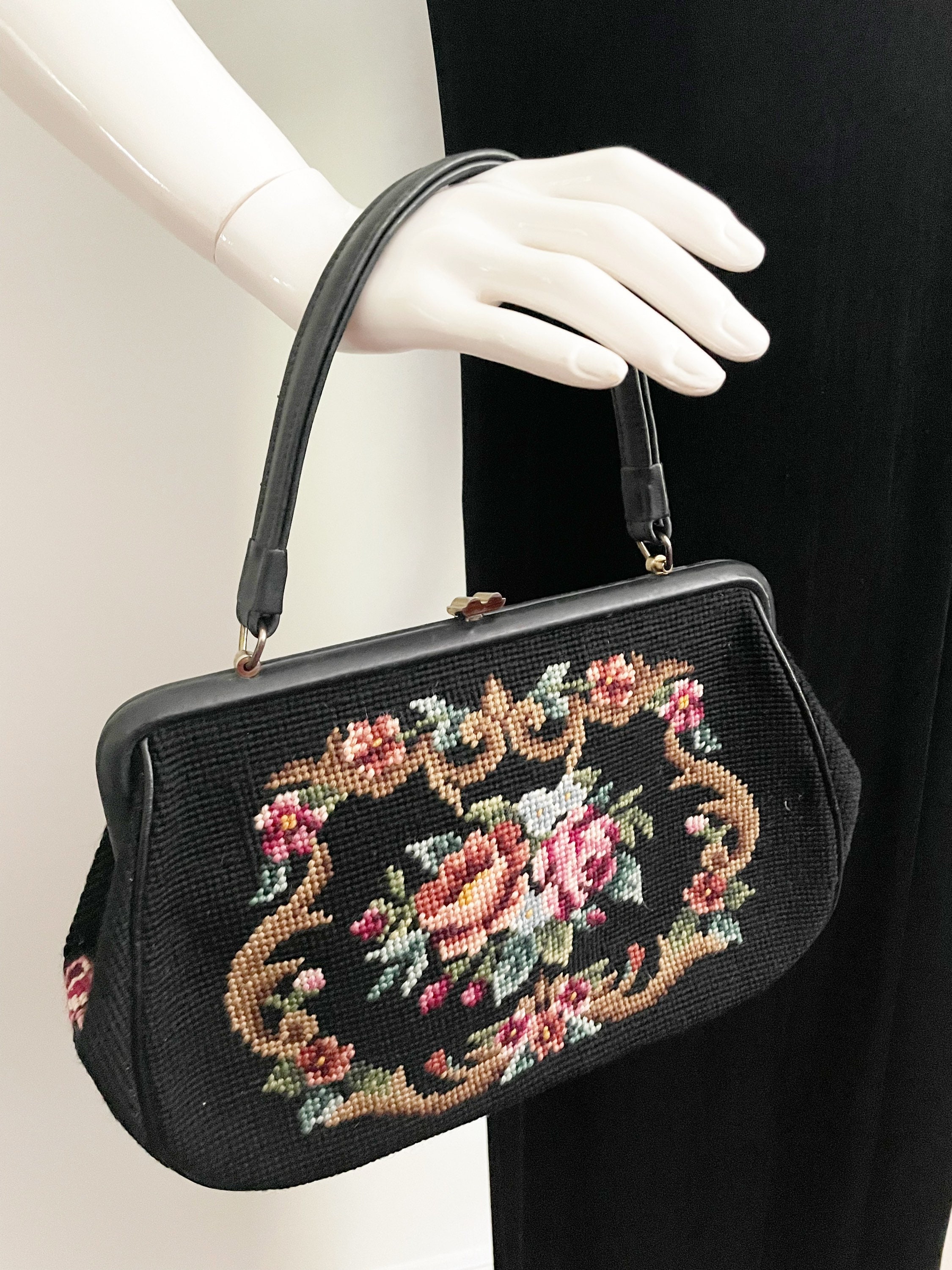 ニードルポイント　刺繍　バッグ　ヴィンテージ 青いニードルポイントバッグ: キモノとバッグ