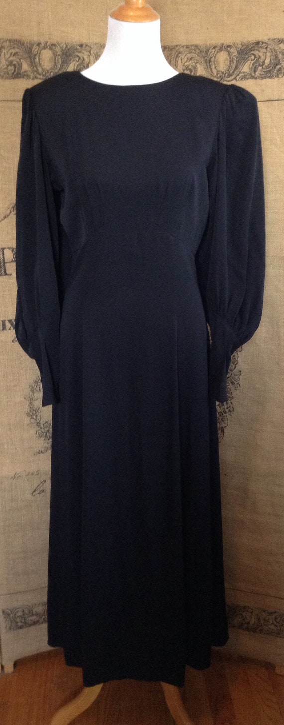Black dress, minimalist, Wildrose, mutton sleeve
