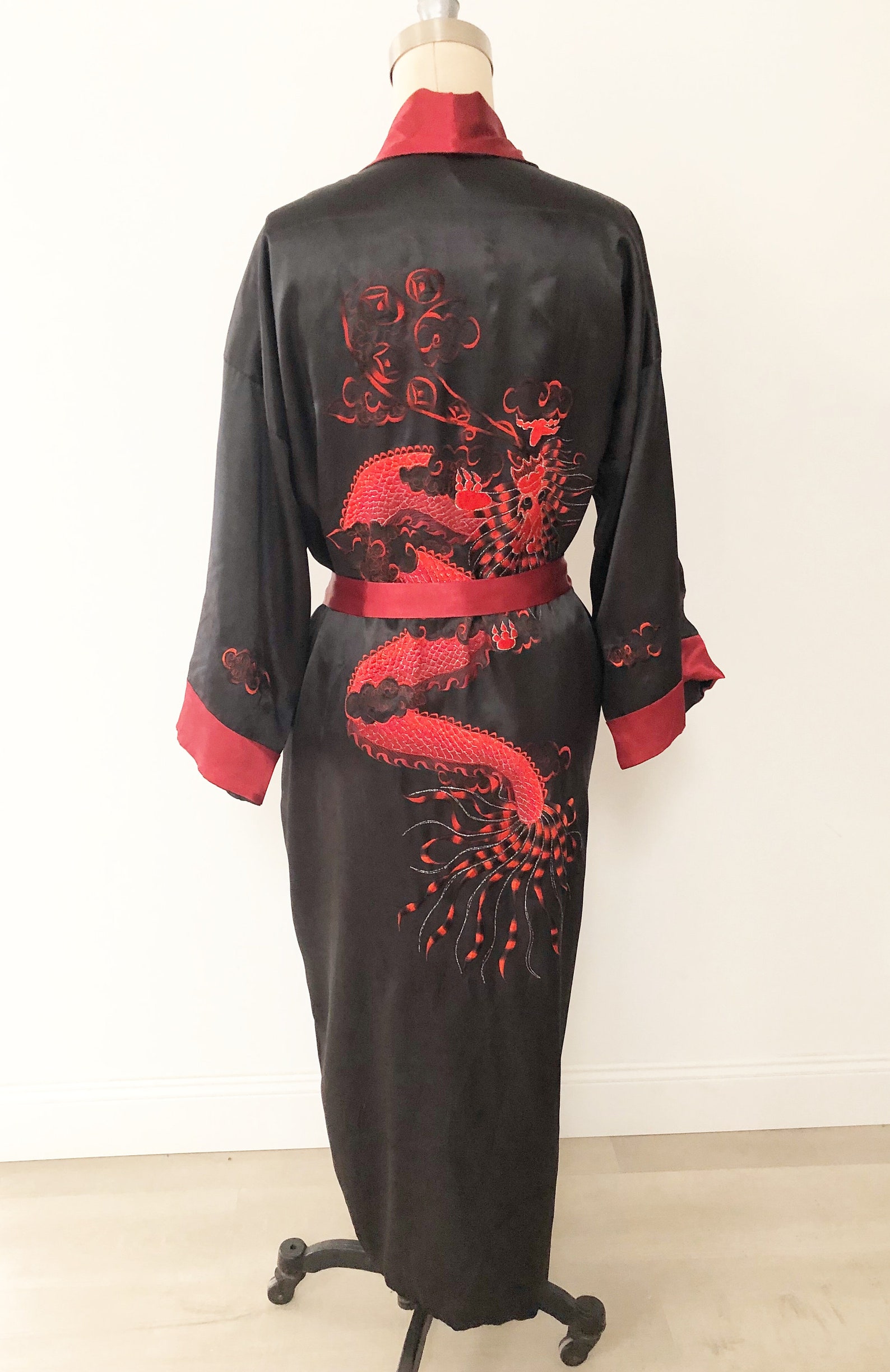 Vintage black and red kimono red embroidered dragon unisex | Etsy