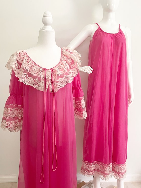 Vintage Intime peignoir set, Barbie pink nightgown