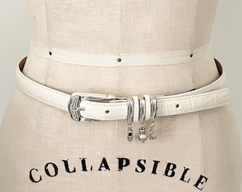 Pasek skórzany Vintage Brighton, pasek golfowy z zawieszkami, pasek golfowy w kolorze srebrnym, pasek ze skóry białej z wytłoczonym wzorem gadów