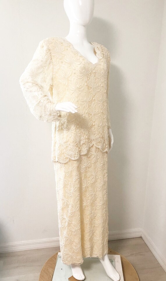 Vintage ecru lace overlay pearl beaded gown, Laur… - image 3