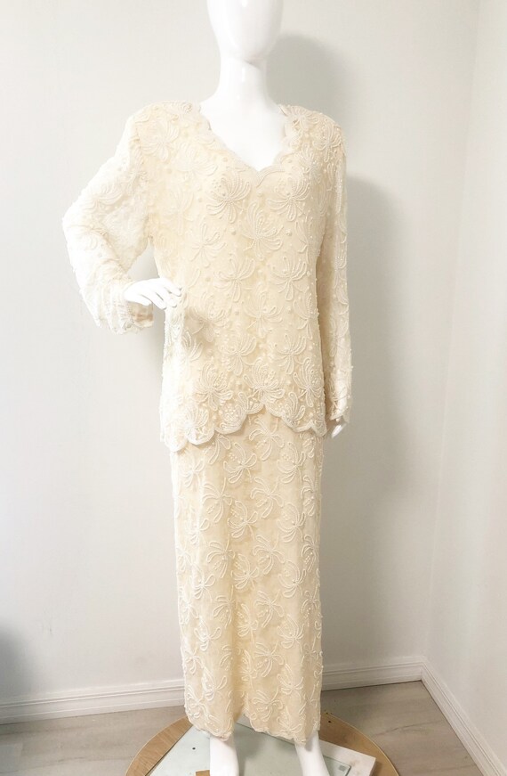 Vintage ecru lace overlay pearl beaded gown, Laur… - image 2