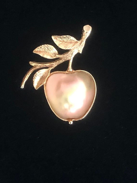 Sarah coventry apple brooch deals