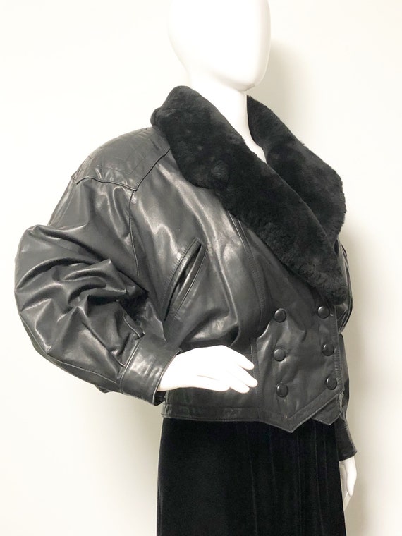 Vintage Cropped Black Leather Jacket, Shearling Detachable Collar 