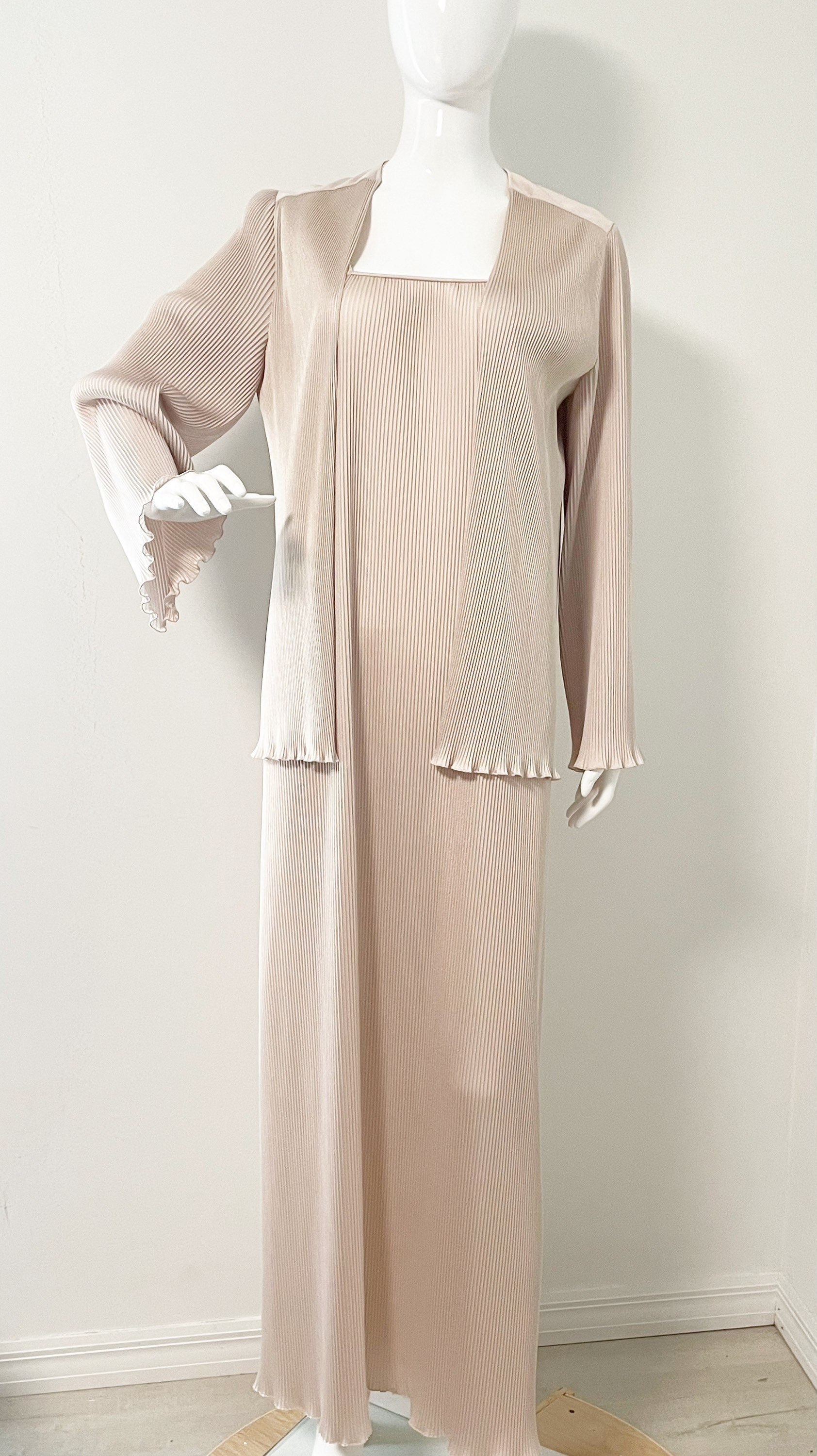 Vintage Vanity Fair Collectibles Hostess Gown and Jacket, Permanent ...