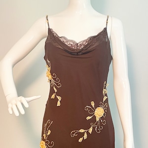 robe en soie Mixit vintage, ourlet mouchoir, soie ornée, robe de sequins perlés