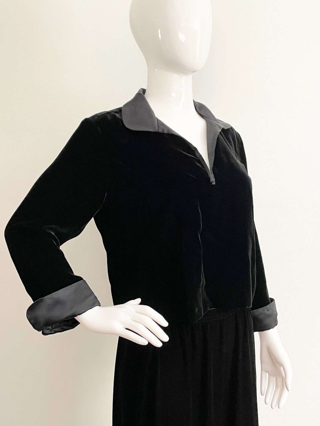 Ann Molinari, Made in Italy, Velvet and Satin Pullover Top, V Neck ...