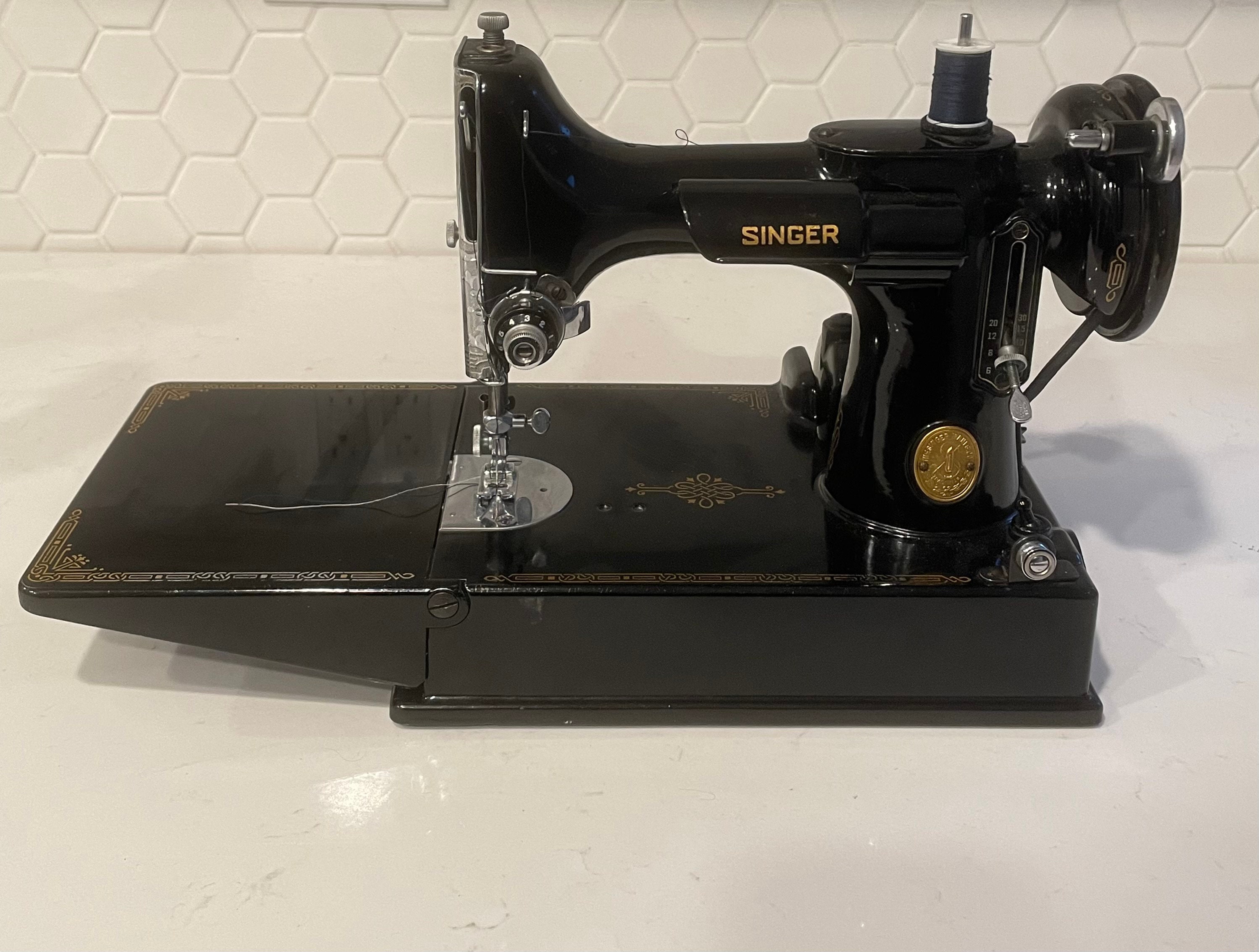 Funda protectora personalizada para el brazo/cubierta para el panel lateral  de la máquina de coser Singer Featherweight 221 con monograma bordado -   España