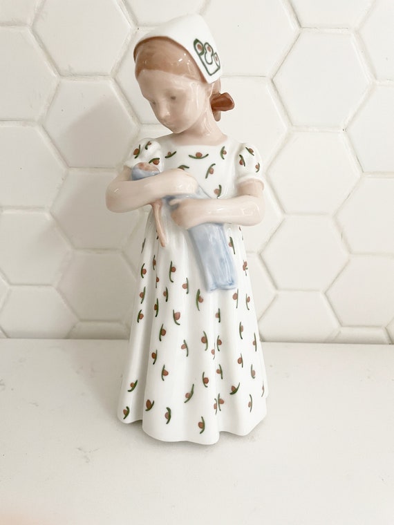 デンマーク B &G コペンハーゲン 陶器 人形 フィギュリン Amazon.co.jp デンマーク B &G コペンハーゲン 陶器 人形 フィギュリン Amazon.co.jp