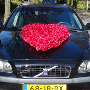 Hochzeit Auto Dekoration Jumbo Herz aus rosa Seide Rosen und Baby